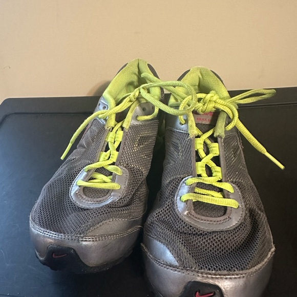 Womens 7 Nike Reax Run Grey Green 525755 001 - Picture 2 of 6